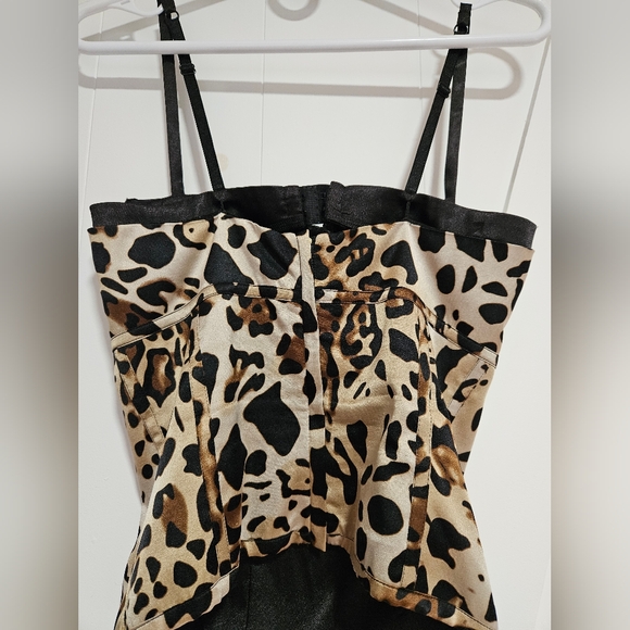 Sold- Marciano XS duo layer leopard corset top with built in bra -NWOT - Picture 4 of 4